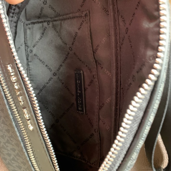 Michael Kors ✨ Kenly Belt Bag - Picture 4 of 4